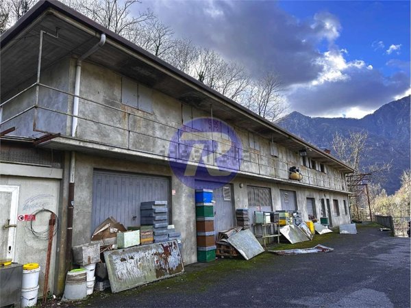 capannone in vendita a Zogno in zona Ambria / Spino al Brembo
