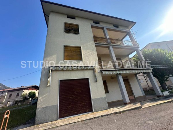 villa in vendita a Zogno in zona Endenna