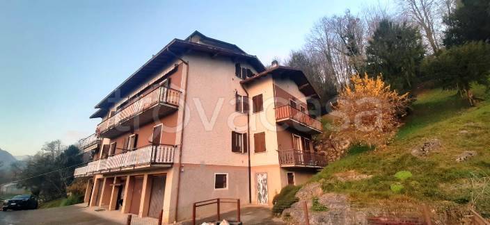 appartamento in vendita a Zogno in zona Endenna