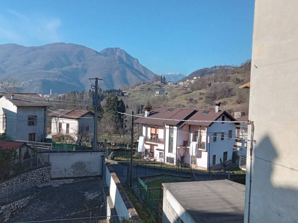 casa indipendente in vendita a Zogno in zona Poscante