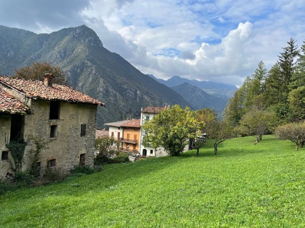casale in vendita a Zogno in zona Ambria / Spino al Brembo