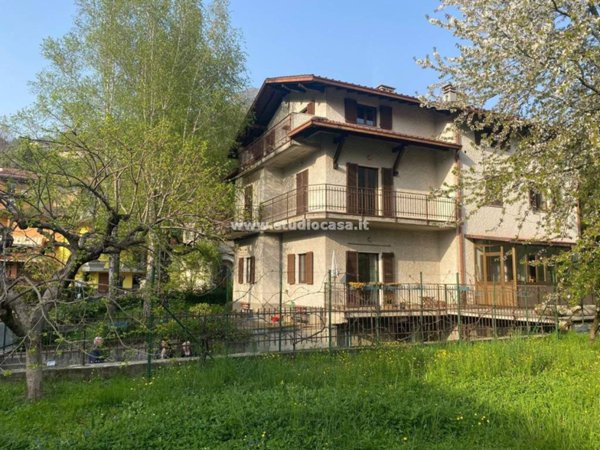 casa indipendente in vendita a Zogno in zona Ambria / Spino al Brembo