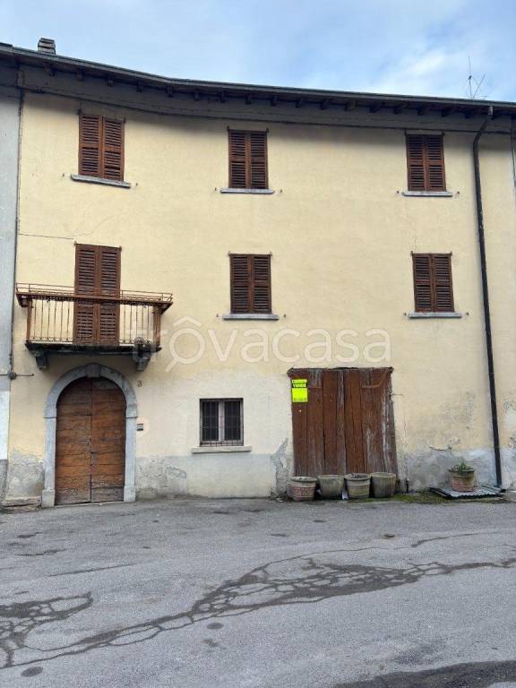 appartamento in vendita a Zogno in zona Ambria / Spino al Brembo