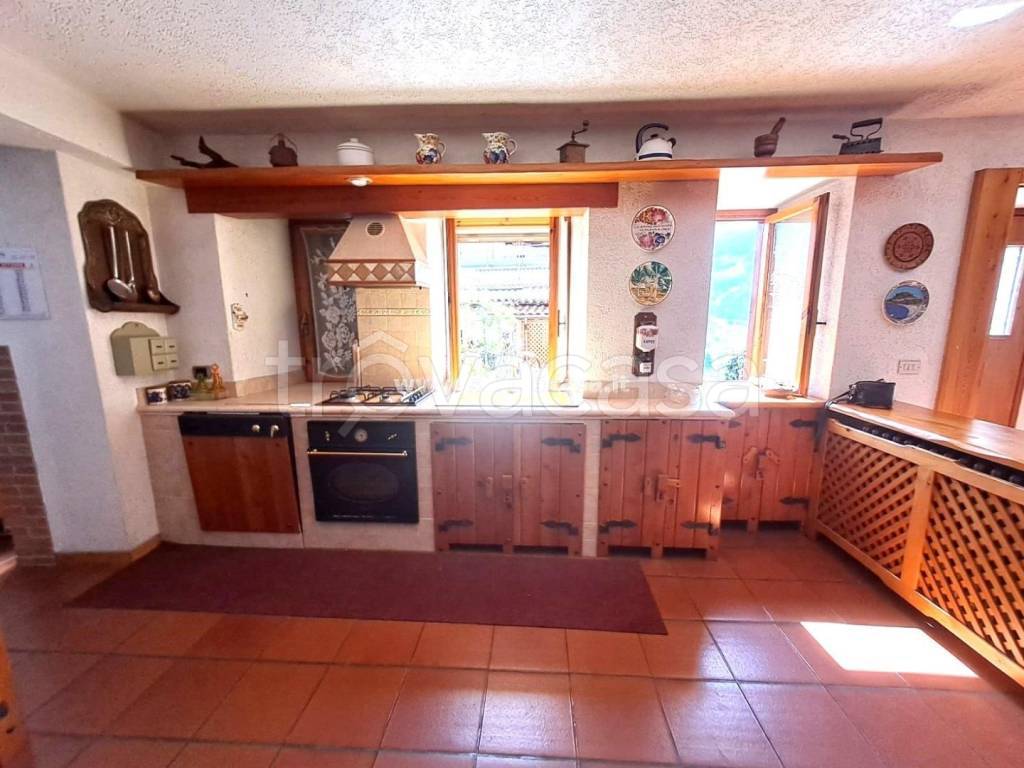 casa indipendente in vendita a Zogno in zona Poscante