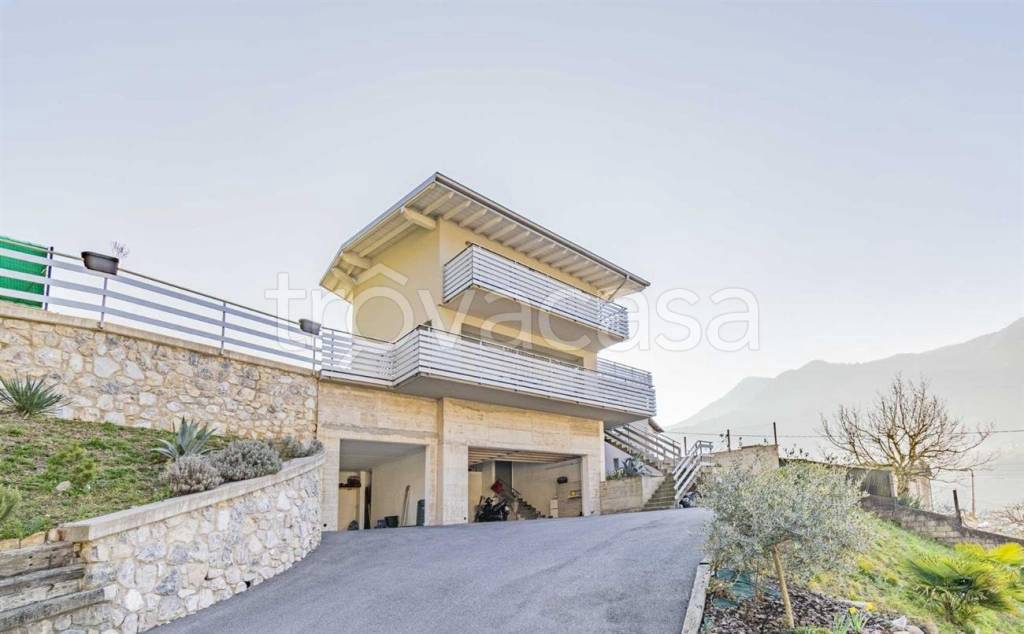 casa indipendente in vendita a Zogno