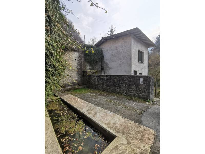 intera palazzina in vendita a Zogno in zona Poscante