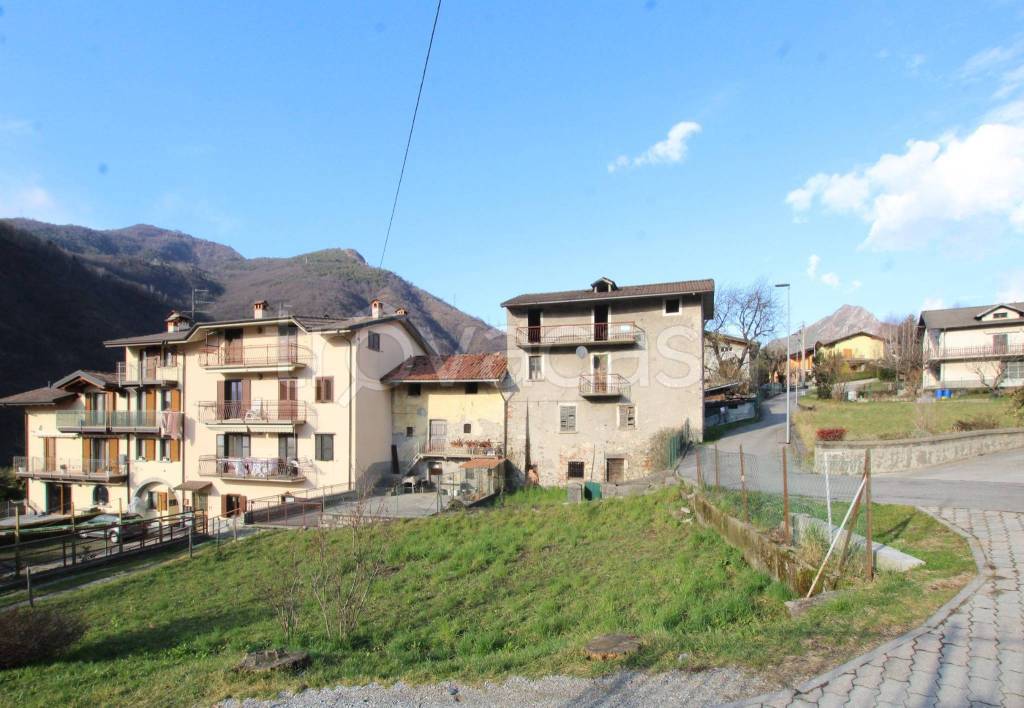 casa indipendente in vendita a Zogno in zona Endenna