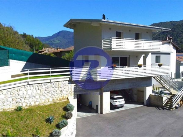 casa indipendente in vendita a Zogno in zona Somendenna