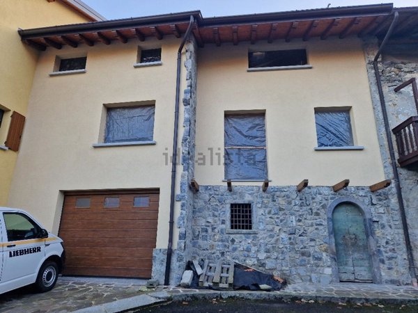 casa indipendente in vendita a Zogno
