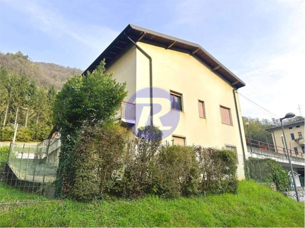 casa indipendente in vendita a Zogno
