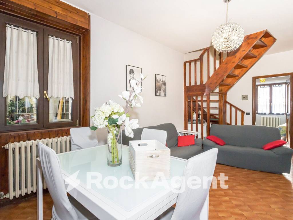 appartamento in vendita a Zogno in zona Endenna