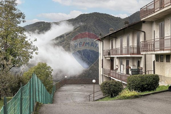 appartamento in vendita a Zogno in zona Somendenna