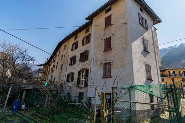 casa indipendente in vendita a Zogno in zona Ambria / Spino al Brembo