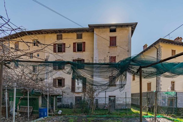 casa indipendente in vendita a Zogno in zona Ambria / Spino al Brembo