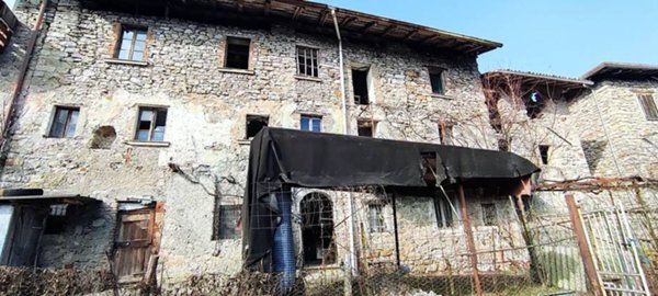 casa indipendente in vendita a Zogno in zona Poscante