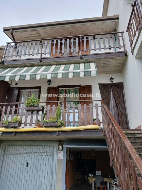 appartamento in vendita a Zogno in zona Somendenna