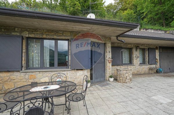 casa indipendente in vendita a Zogno in zona Endenna