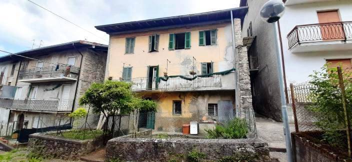casa indipendente in vendita a Zogno in zona Poscante