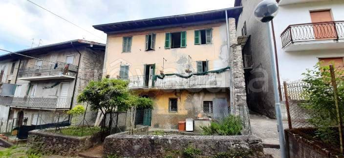 casa indipendente in vendita a Zogno in zona Poscante