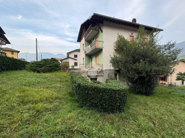casa indipendente in vendita a Zogno in zona Poscante