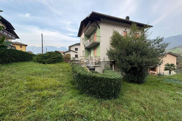 casa indipendente in vendita a Zogno in zona Poscante