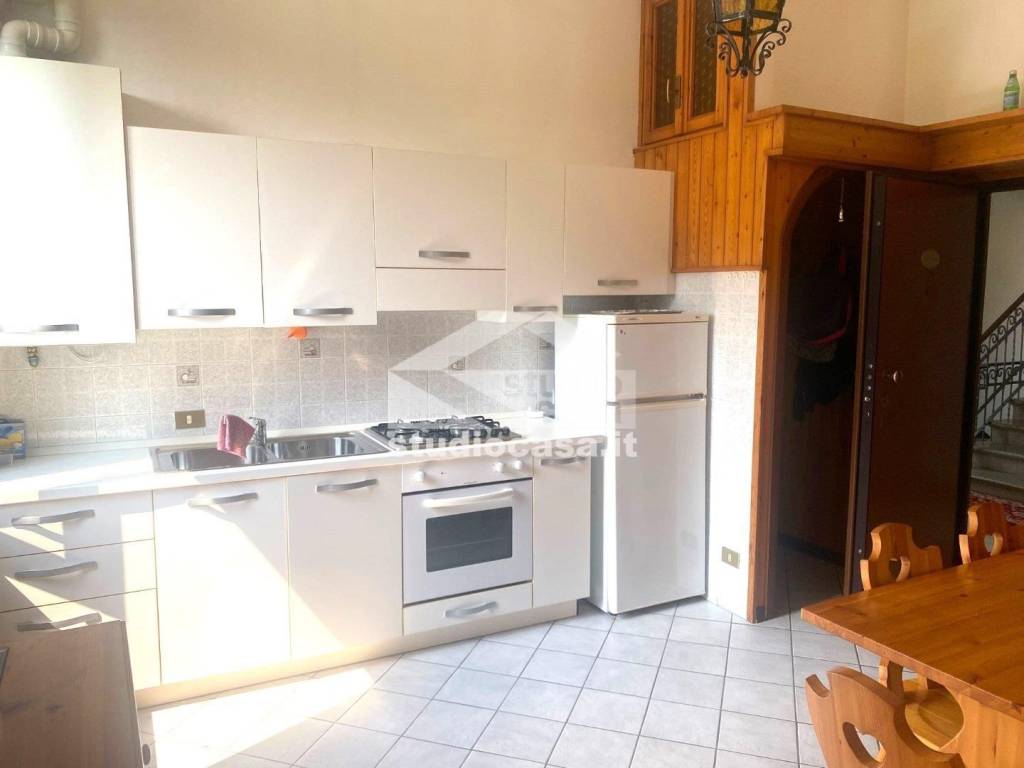 appartamento in vendita a Zogno in zona Ambria / Spino al Brembo