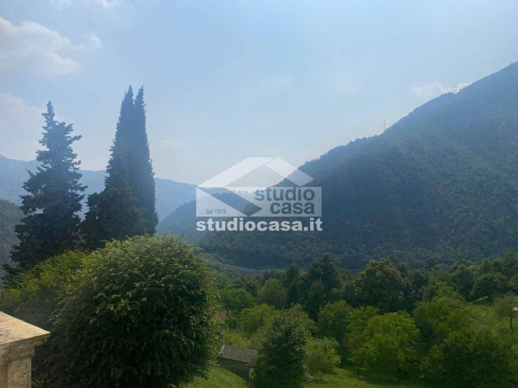 appartamento in vendita a Zogno in zona Ambria / Spino al Brembo