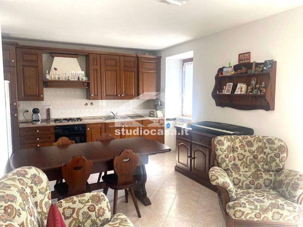 appartamento in vendita a Zogno in zona Somendenna