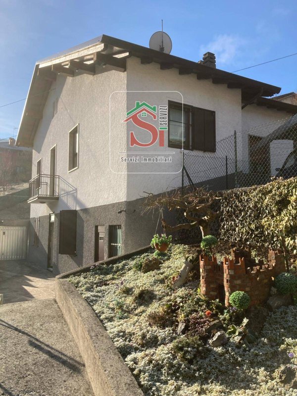casa indipendente in vendita a Zogno in zona Poscante