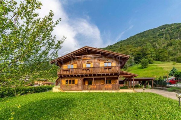 casa indipendente in vendita a Zogno in zona Poscante