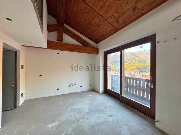 appartamento in vendita a Zogno in zona Poscante