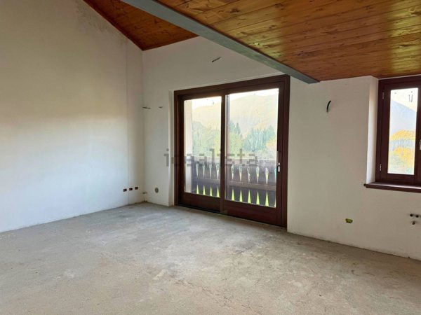 appartamento in vendita a Zogno in zona Poscante