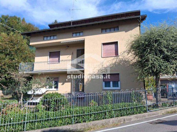 casa indipendente in vendita a Zogno