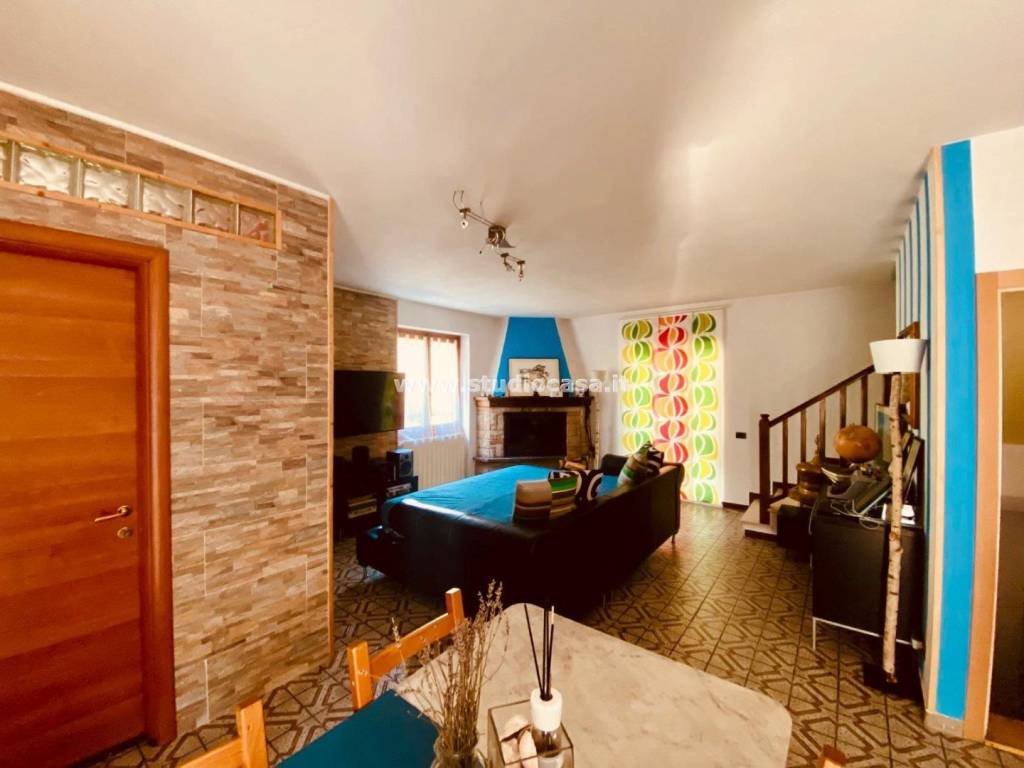 casa indipendente in vendita a Zogno in zona Ambria / Spino al Brembo