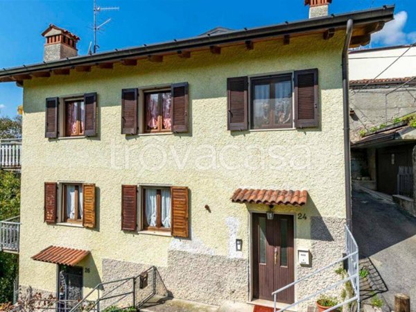 appartamento in vendita a Zogno in zona Endenna