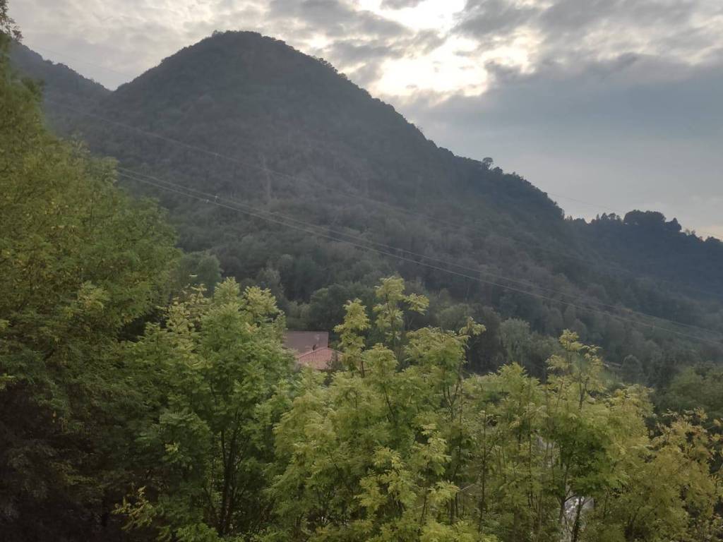 casa indipendente in vendita a Zogno in zona Stabello