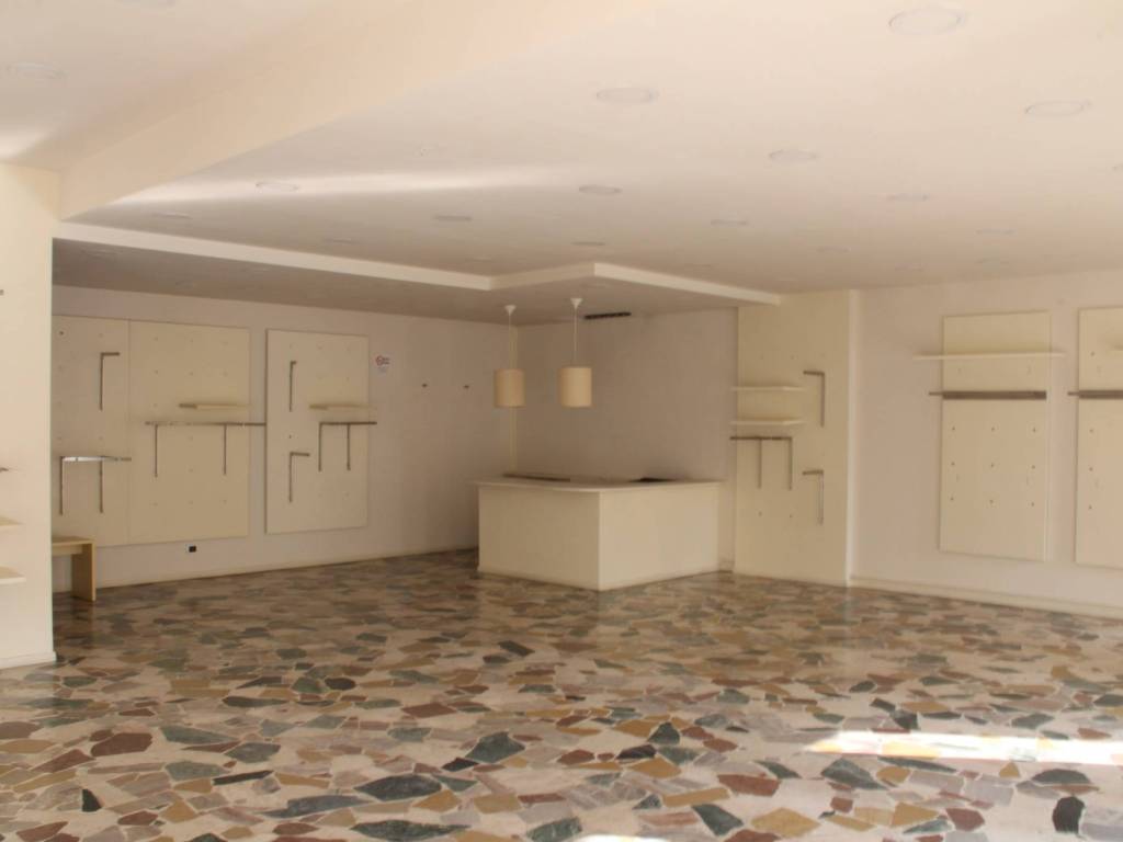 negozio in vendita a Zogno