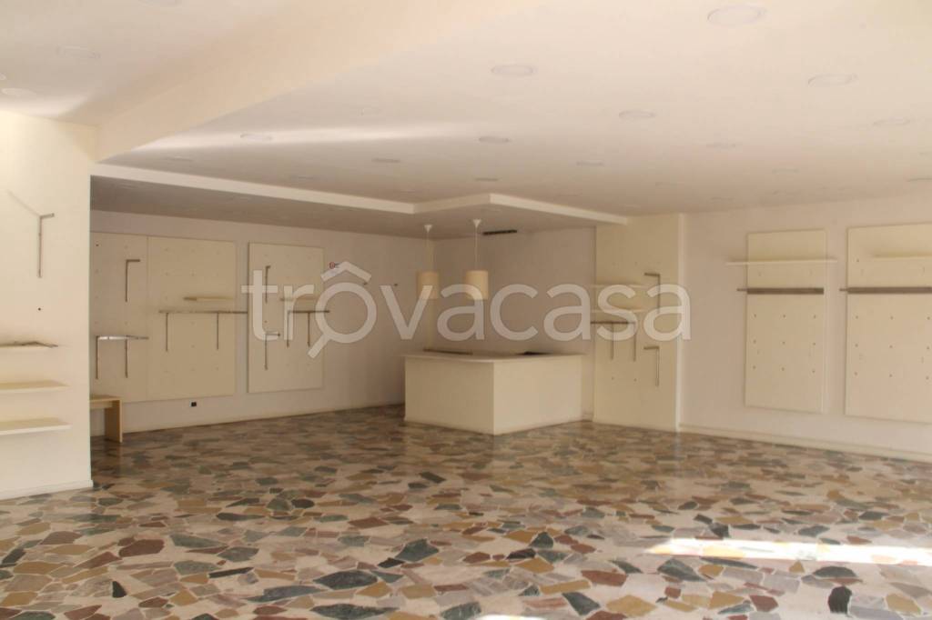 negozio in vendita a Zogno