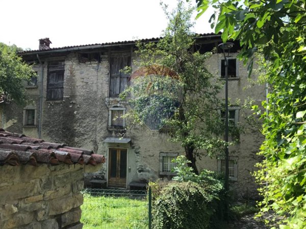 casa indipendente in vendita a Zogno in zona Somendenna