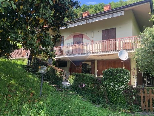 appartamento in vendita a Zogno in zona Ambria / Spino al Brembo