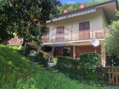 appartamento in vendita a Zogno in zona Ambria / Spino al Brembo