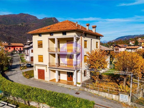 intera palazzina in vendita a Zogno in zona Endenna