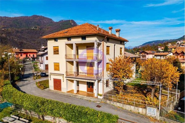 appartamento in vendita a Zogno in zona Endenna