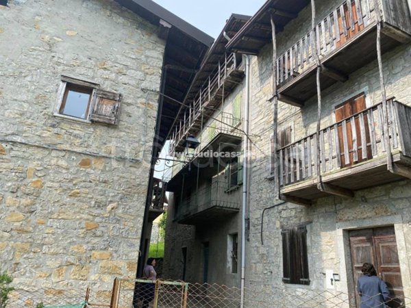 casale in vendita a Zogno in zona Ambria / Spino al Brembo