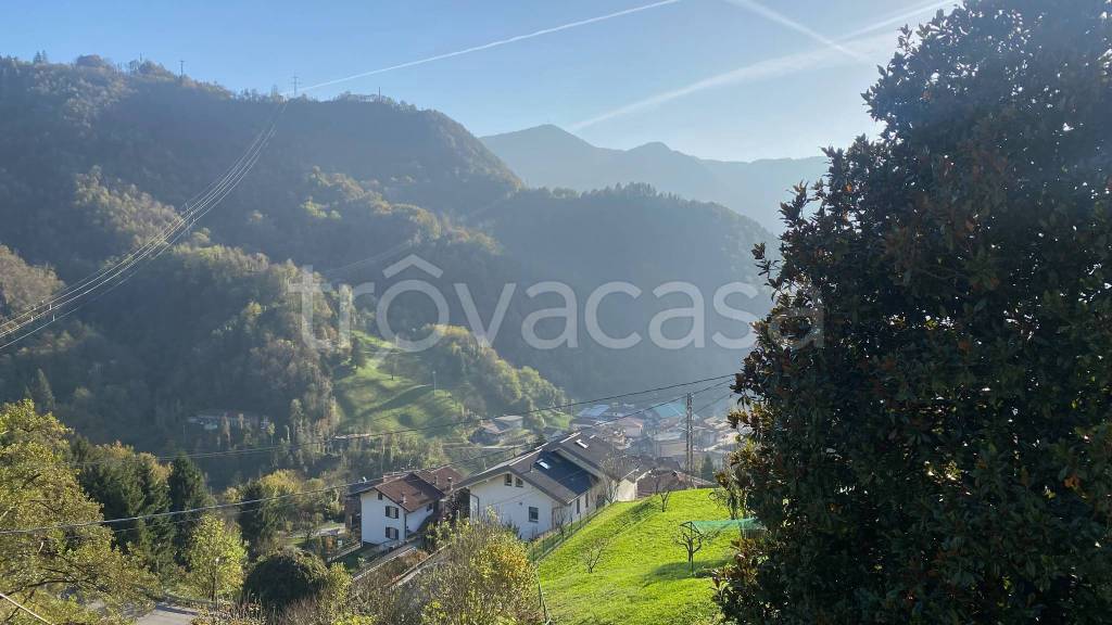 appartamento in vendita a Zogno in zona Ambria / Spino al Brembo