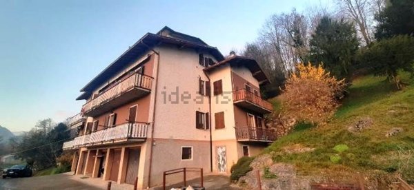 appartamento in vendita a Zogno in zona Endenna