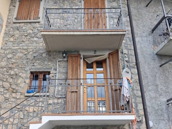 casa indipendente in vendita a Zogno in zona Ambria / Spino al Brembo
