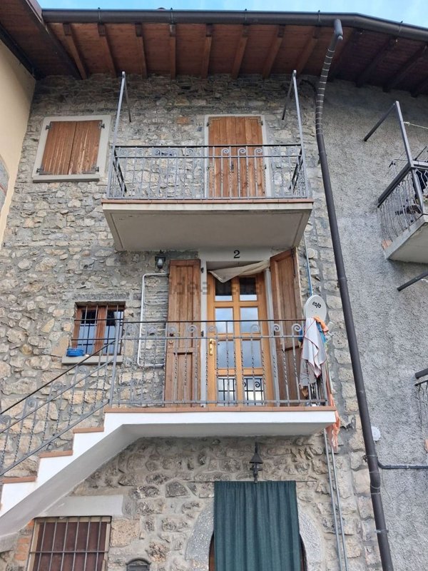 casa semindipendente in vendita a Zogno in zona Ambria / Spino al Brembo