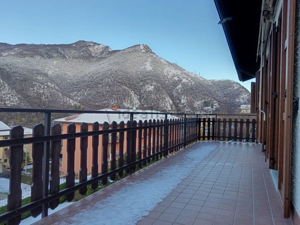 appartamento in vendita a Zogno in zona Endenna