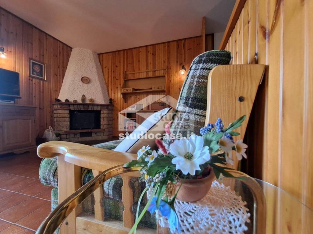 appartamento in vendita a Zogno in zona Somendenna